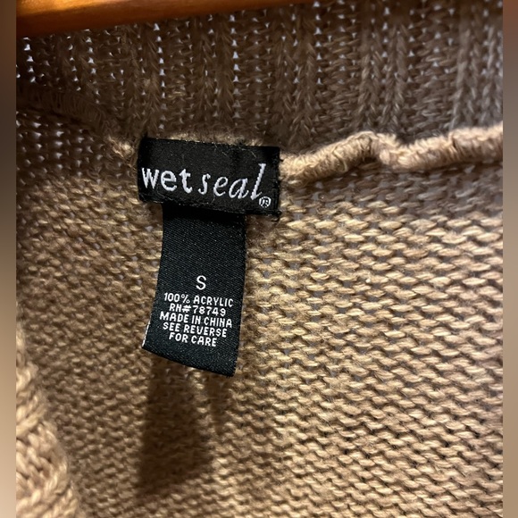 Knitted Sweater dress w/ Short Sleeves- Wet Seal - Picture 3 of 9